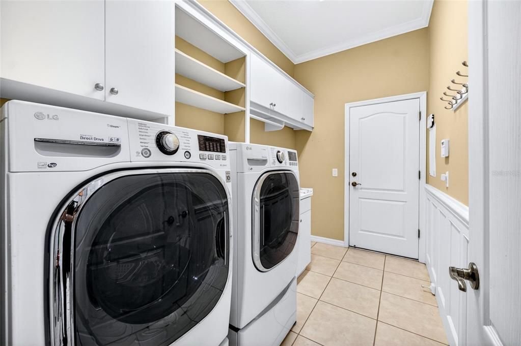 For Sale: $718,000 (4 beds, 3 baths, 2900 Square Feet)