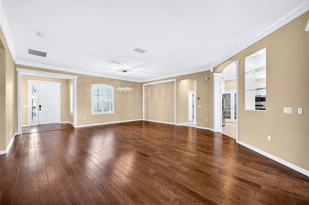For Sale: $718,000 (4 beds, 3 baths, 2900 Square Feet)