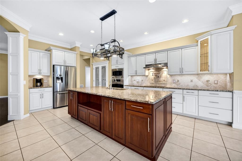 For Sale: $718,000 (4 beds, 3 baths, 2900 Square Feet)
