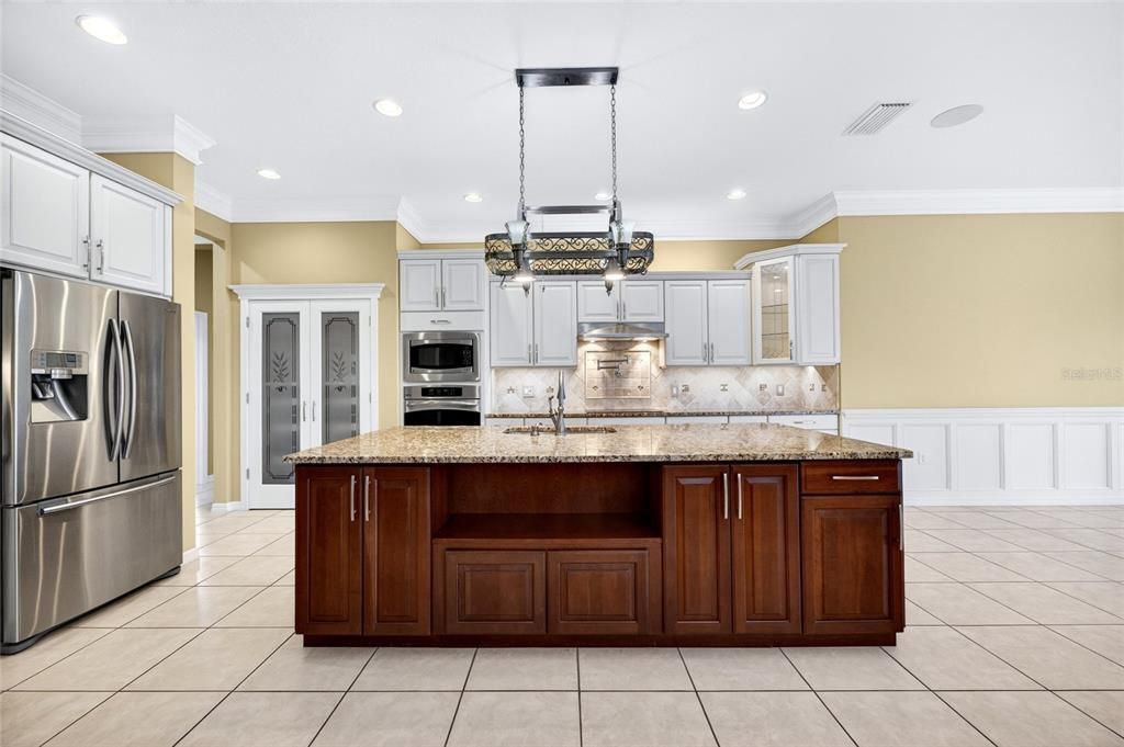 For Sale: $718,000 (4 beds, 3 baths, 2900 Square Feet)