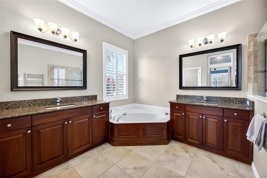 For Sale: $718,000 (4 beds, 3 baths, 2900 Square Feet)