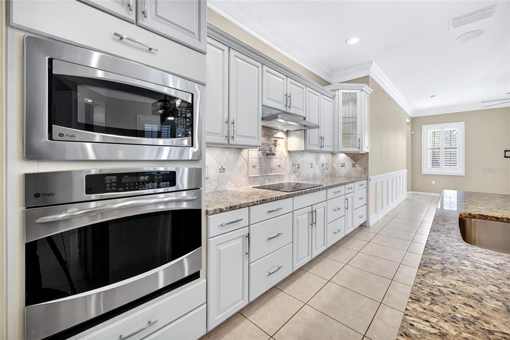 For Sale: $718,000 (4 beds, 3 baths, 2900 Square Feet)