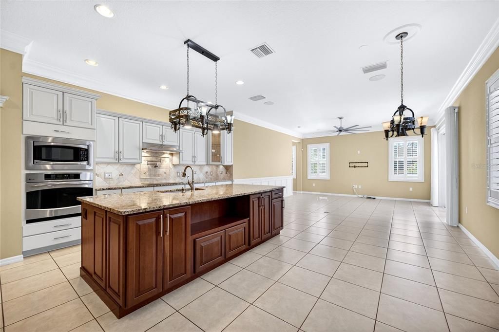 For Sale: $718,000 (4 beds, 3 baths, 2900 Square Feet)