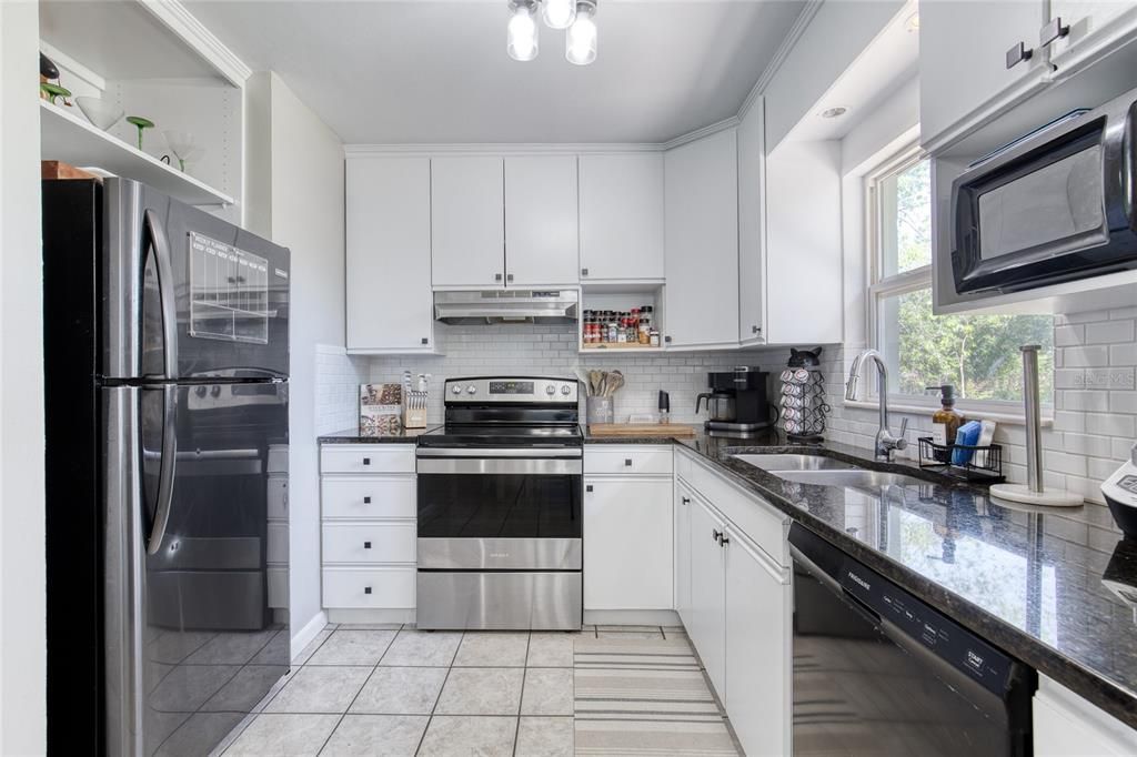 На продажу: $245,000 (3 спален, 1 ванн, 1300 Квадратных фут)