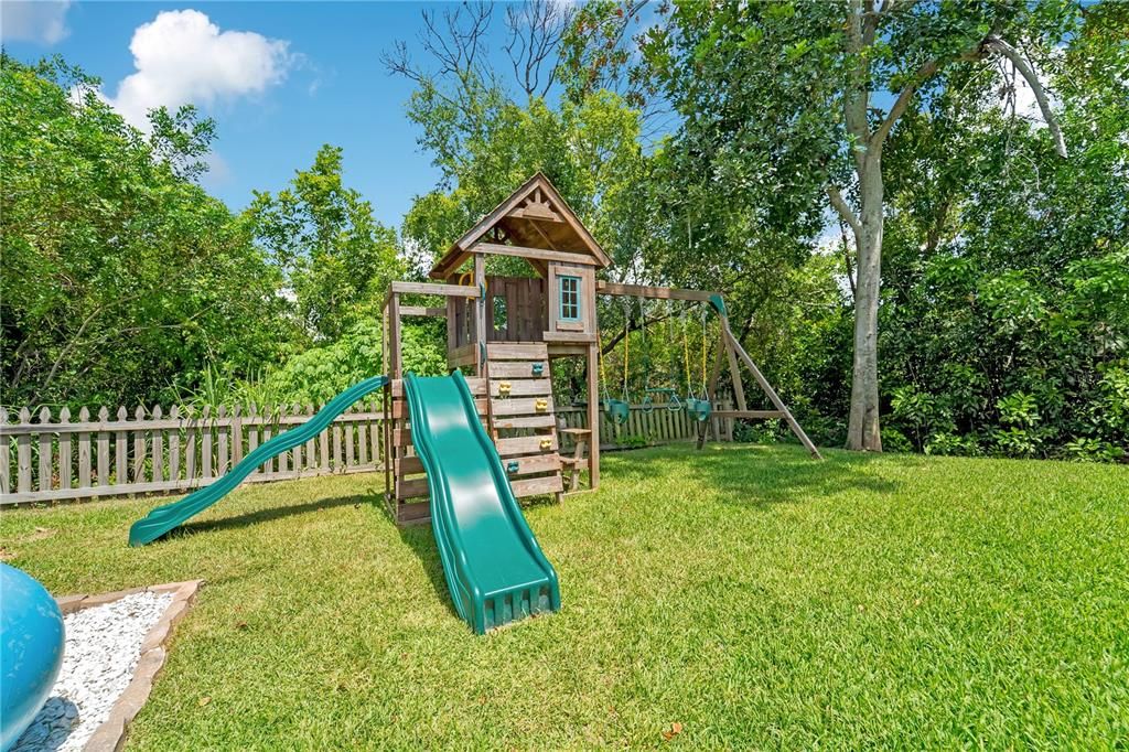 На продажу: $599,444 (4 спален, 2 ванн, 1778 Квадратных фут)