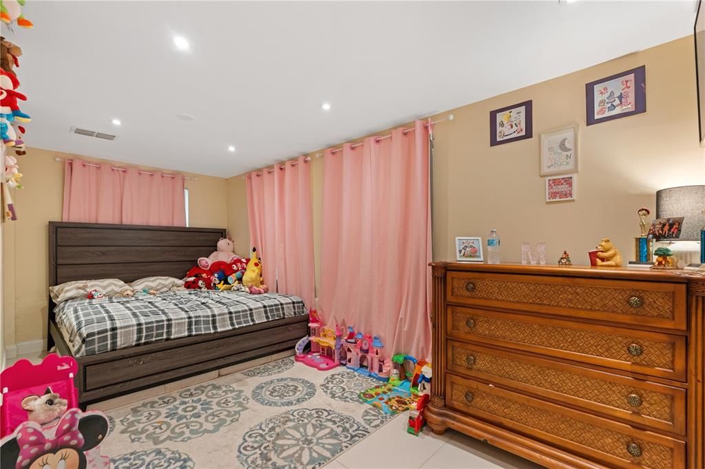 For Sale: $270,000 (3 beds, 2 baths, 1767 Square Feet)