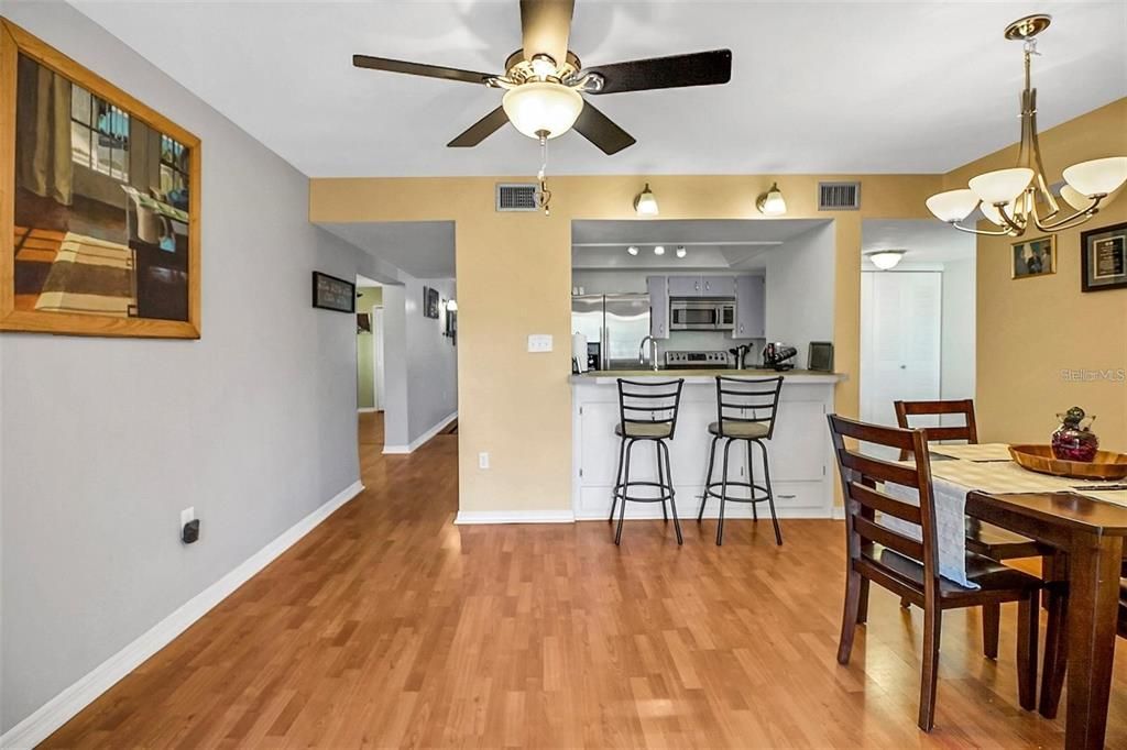For Sale: $234,900 (2 beds, 1 baths, 1024 Square Feet)