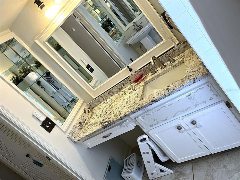 For Sale: $234,900 (2 beds, 1 baths, 1024 Square Feet)