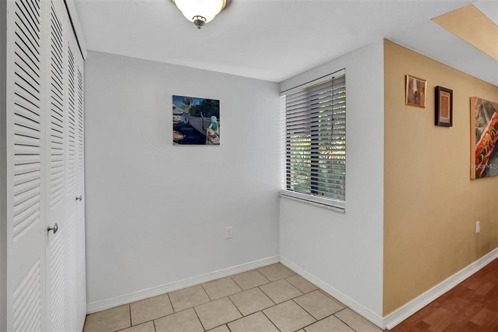 For Sale: $234,900 (2 beds, 1 baths, 1024 Square Feet)