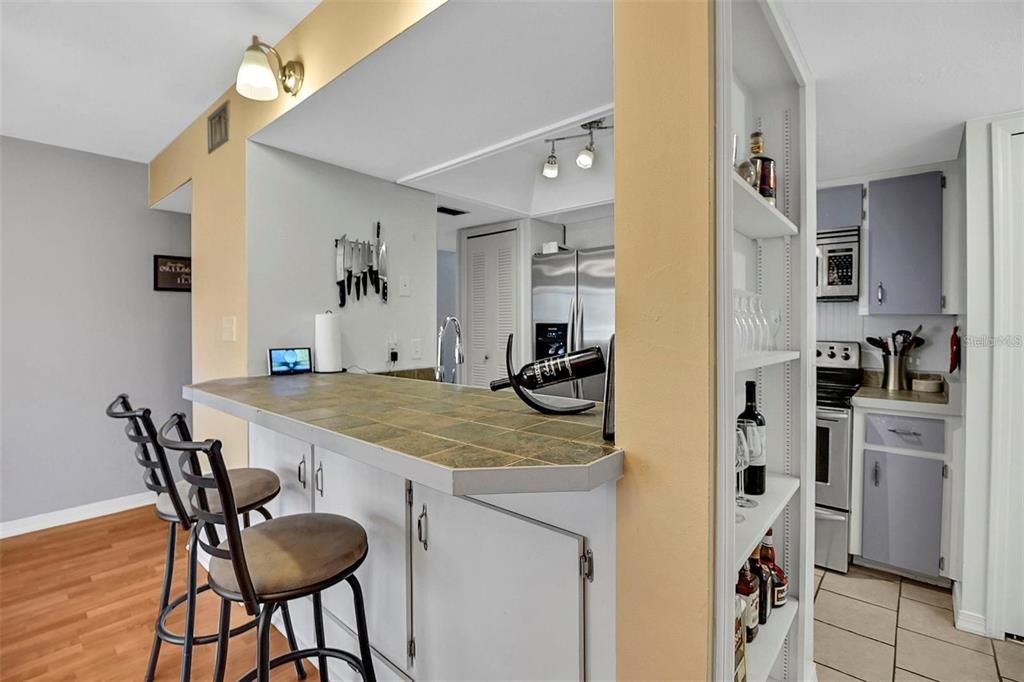 For Sale: $234,900 (2 beds, 1 baths, 1024 Square Feet)