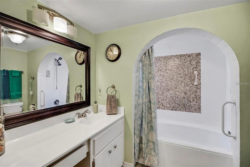 For Sale: $234,900 (2 beds, 1 baths, 1024 Square Feet)