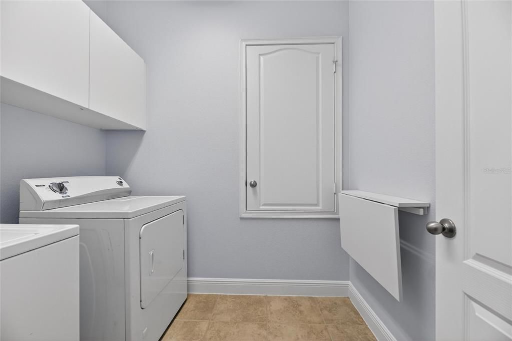For Sale: $419,900 (4 beds, 2 baths, 2007 Square Feet)