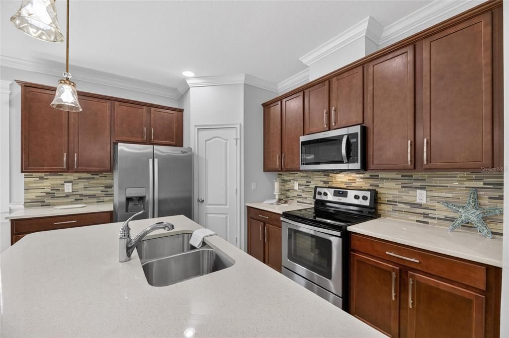 For Sale: $419,900 (4 beds, 2 baths, 2007 Square Feet)