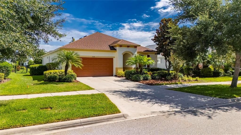 For Sale: $419,900 (4 beds, 2 baths, 2007 Square Feet)