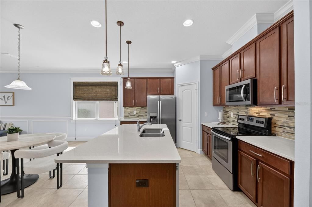 For Sale: $419,900 (4 beds, 2 baths, 2007 Square Feet)