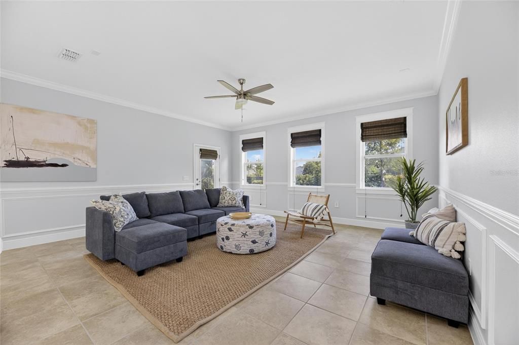 For Sale: $419,900 (4 beds, 2 baths, 2007 Square Feet)