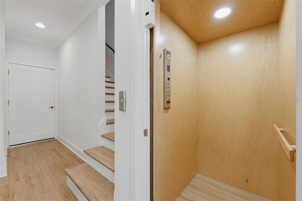 For Rent: $4,000 (3 beds, 3 baths, 1970 Square Feet)