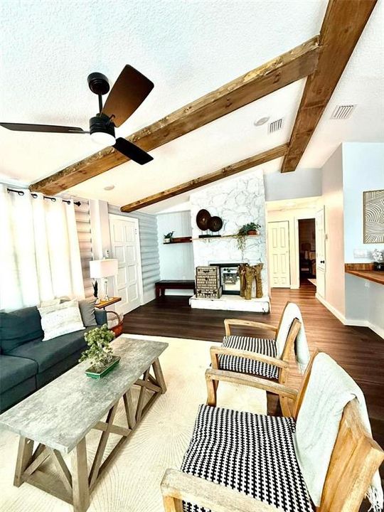 En Venta: $349,900 (3 camas, 2 baños, 1264 Pies cuadrados)