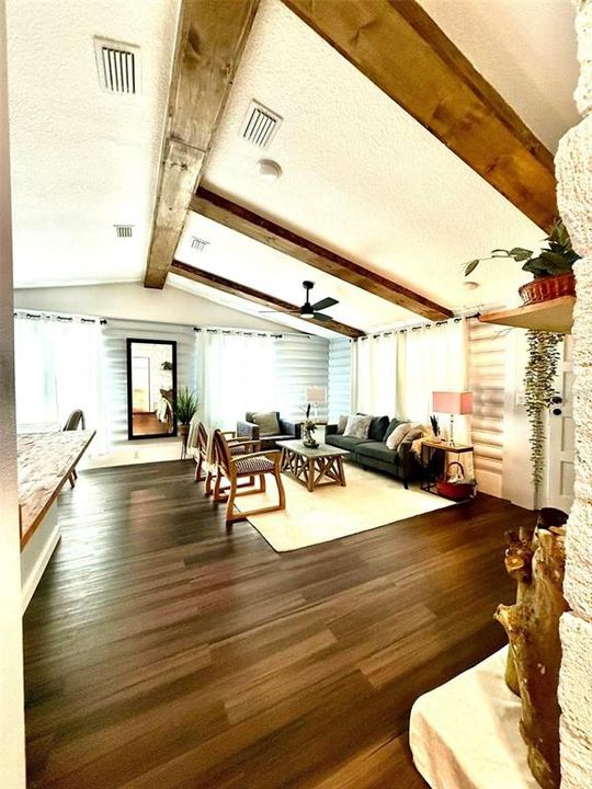 En Venta: $349,900 (3 camas, 2 baños, 1264 Pies cuadrados)
