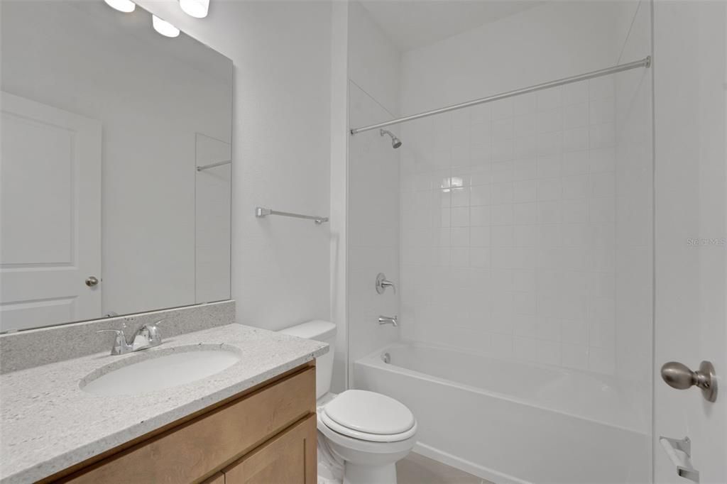 Под контрактом: $276,990 (4 спален, 2 ванн, 1625 Квадратных фут)