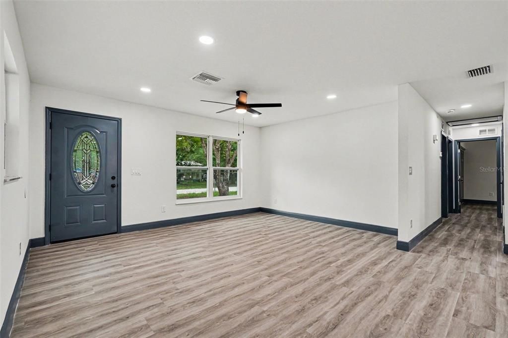 For Sale: $289,000 (3 beds, 2 baths, 1356 Square Feet)
