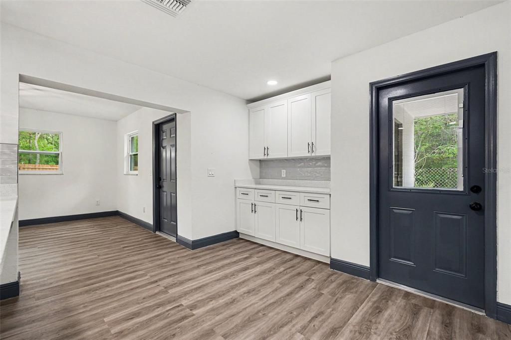 For Sale: $289,000 (3 beds, 2 baths, 1356 Square Feet)
