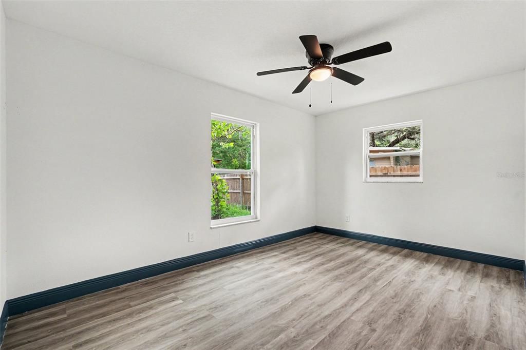 For Sale: $289,000 (3 beds, 2 baths, 1356 Square Feet)