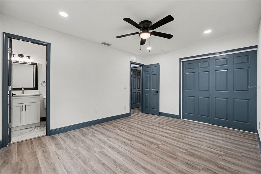 For Sale: $289,000 (3 beds, 2 baths, 1356 Square Feet)