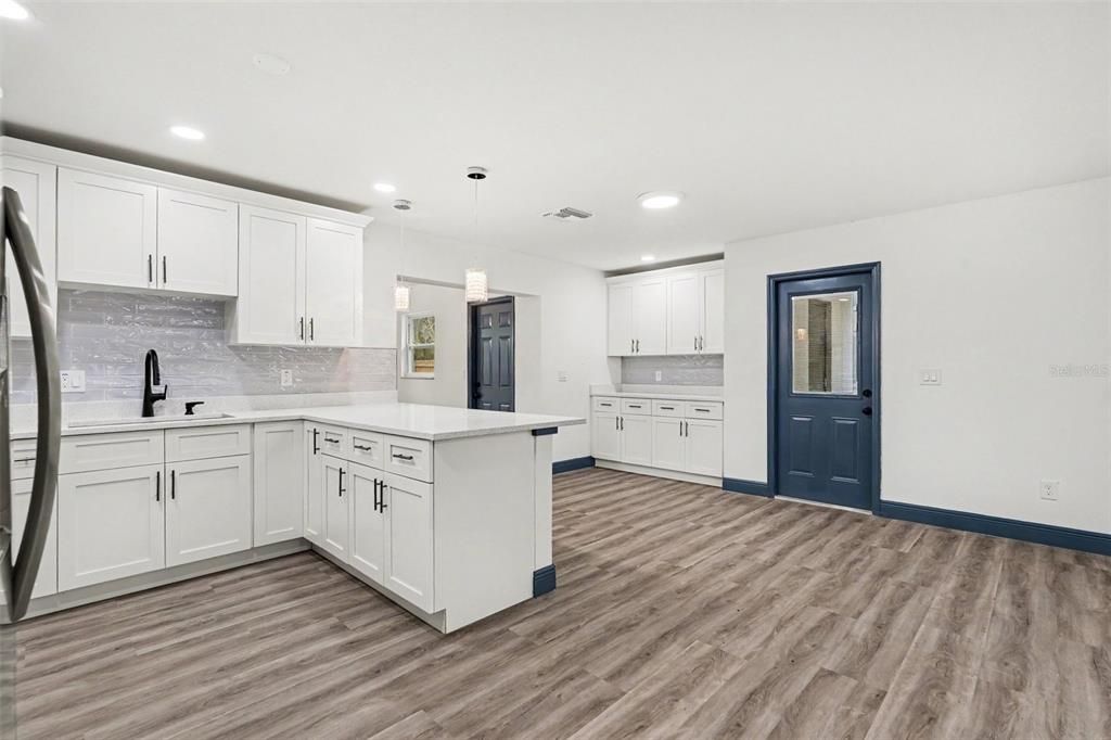 For Sale: $289,000 (3 beds, 2 baths, 1356 Square Feet)