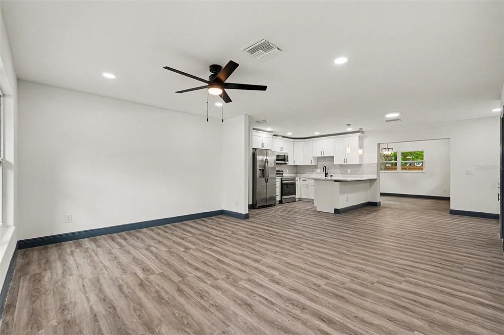 For Sale: $289,000 (3 beds, 2 baths, 1356 Square Feet)