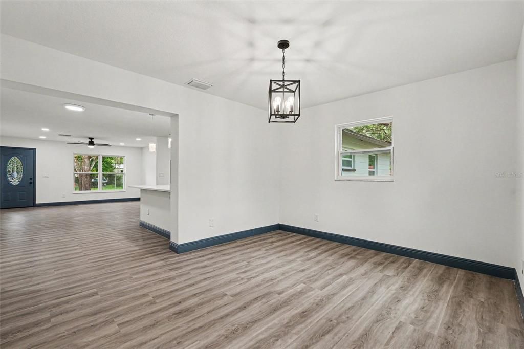 For Sale: $289,000 (3 beds, 2 baths, 1356 Square Feet)