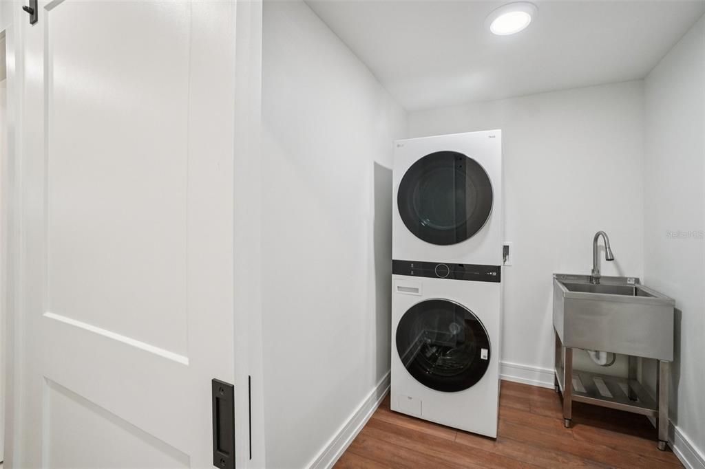 For Rent: $3,900 (3 beds, 2 baths, 1396 Square Feet)
