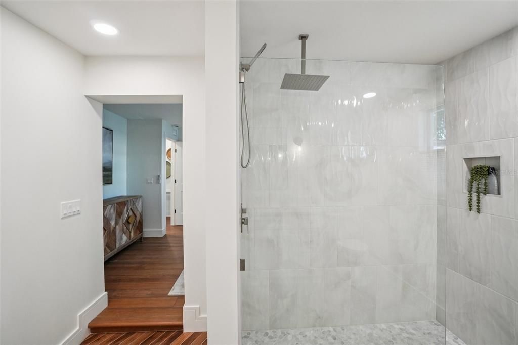 For Rent: $3,900 (3 beds, 2 baths, 1396 Square Feet)