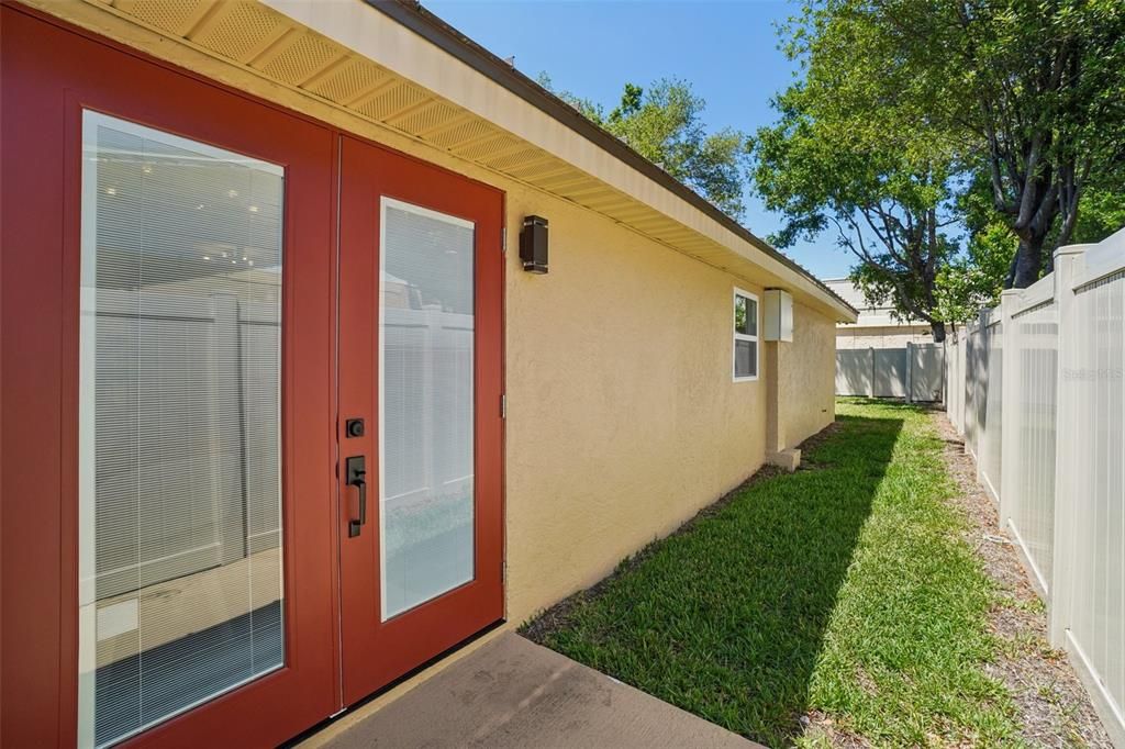 For Rent: $3,900 (3 beds, 2 baths, 1396 Square Feet)