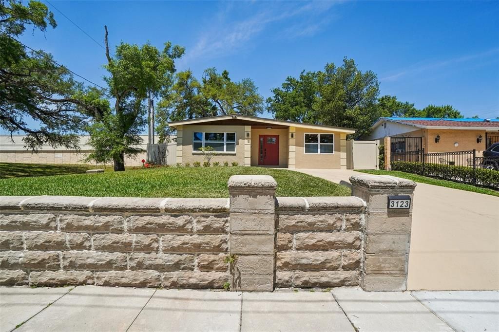 For Rent: $3,900 (3 beds, 2 baths, 1396 Square Feet)