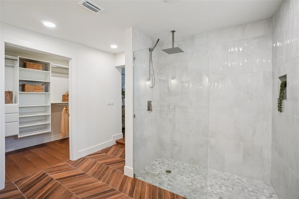 For Rent: $3,900 (3 beds, 2 baths, 1396 Square Feet)