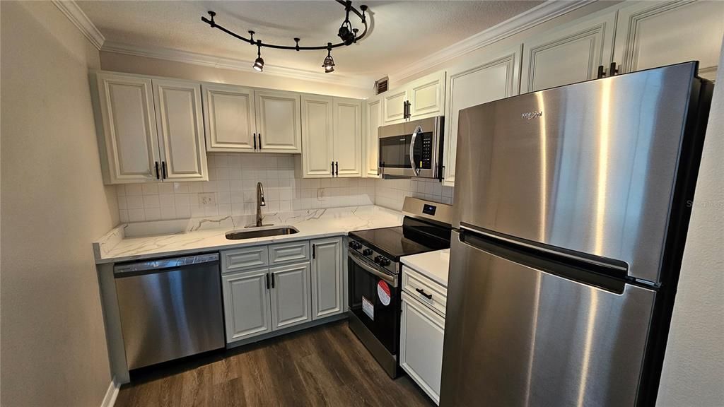 For Rent: $1,595 (2 beds, 2 baths, 960 Square Feet)