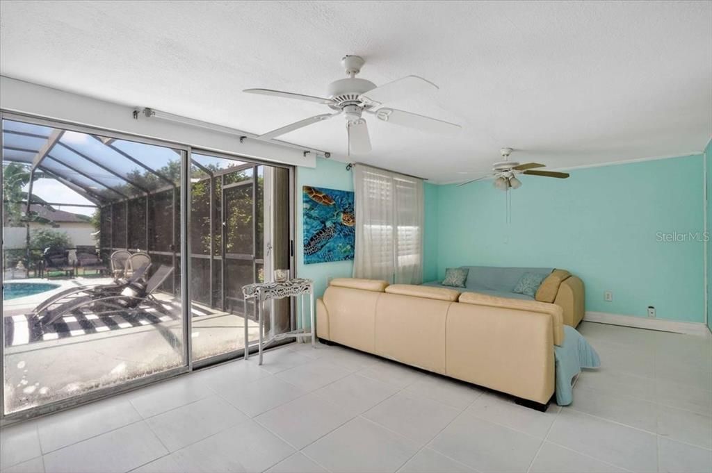 En Venta: $273,000 (2 camas, 2 baños, 1115 Pies cuadrados)