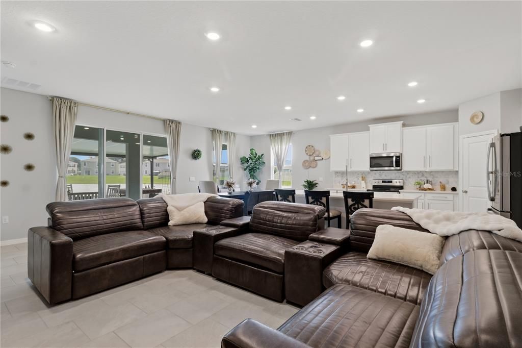 For Sale: $475,000 (4 beds, 2 baths, 2037 Square Feet)