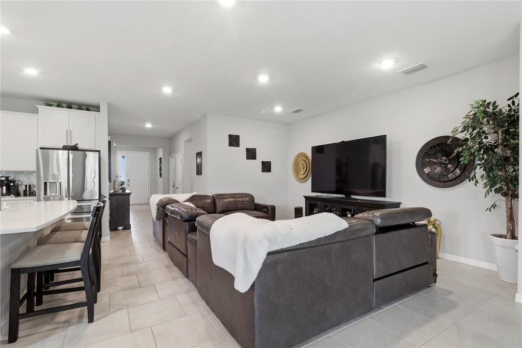 For Sale: $475,000 (4 beds, 2 baths, 2037 Square Feet)