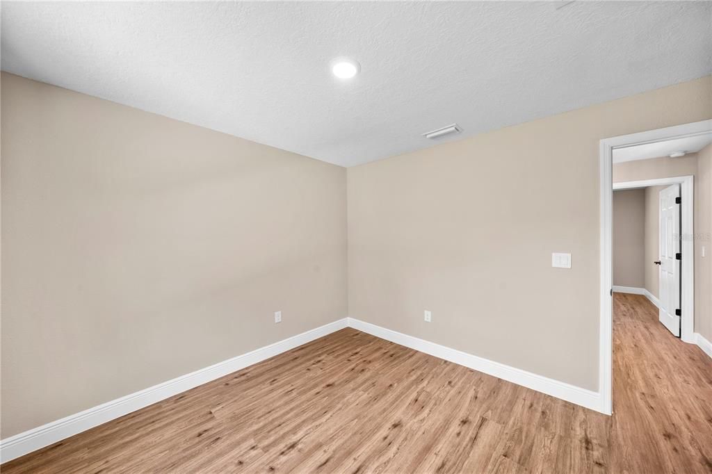 Active With Contract: $269,900 (3 beds, 2 baths, 1394 Square Feet)