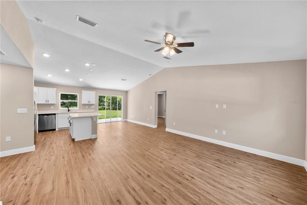 Active With Contract: $269,900 (3 beds, 2 baths, 1394 Square Feet)