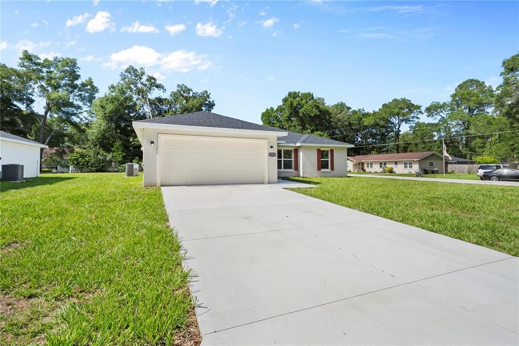 Active With Contract: $269,900 (3 beds, 2 baths, 1394 Square Feet)