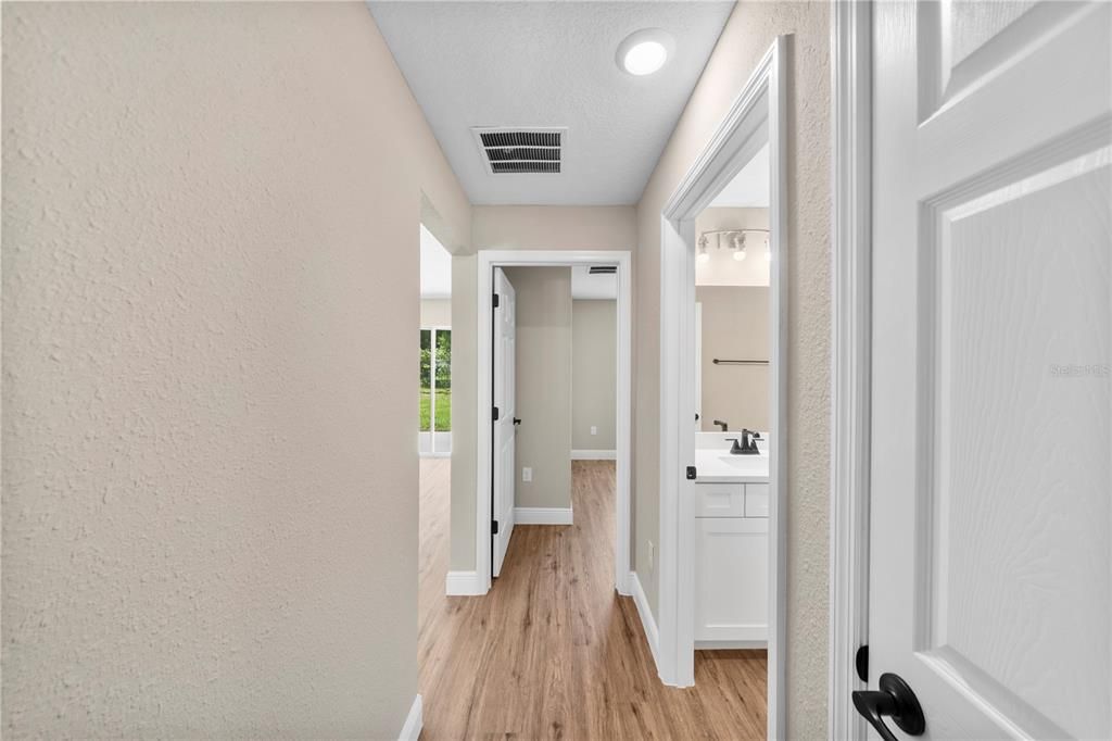 Active With Contract: $269,900 (3 beds, 2 baths, 1394 Square Feet)