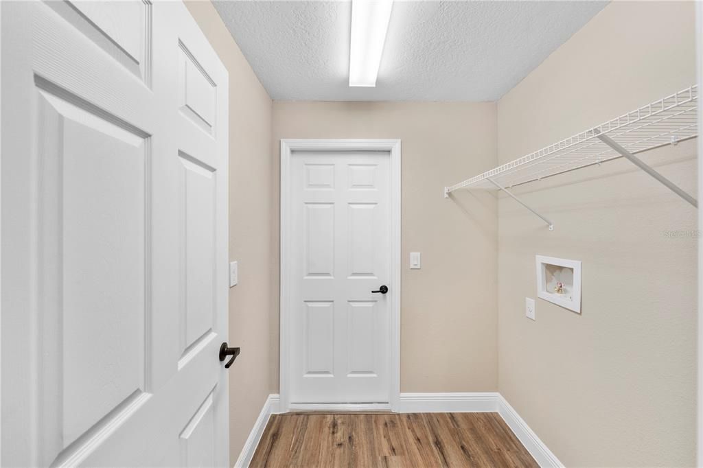 Active With Contract: $269,900 (3 beds, 2 baths, 1394 Square Feet)