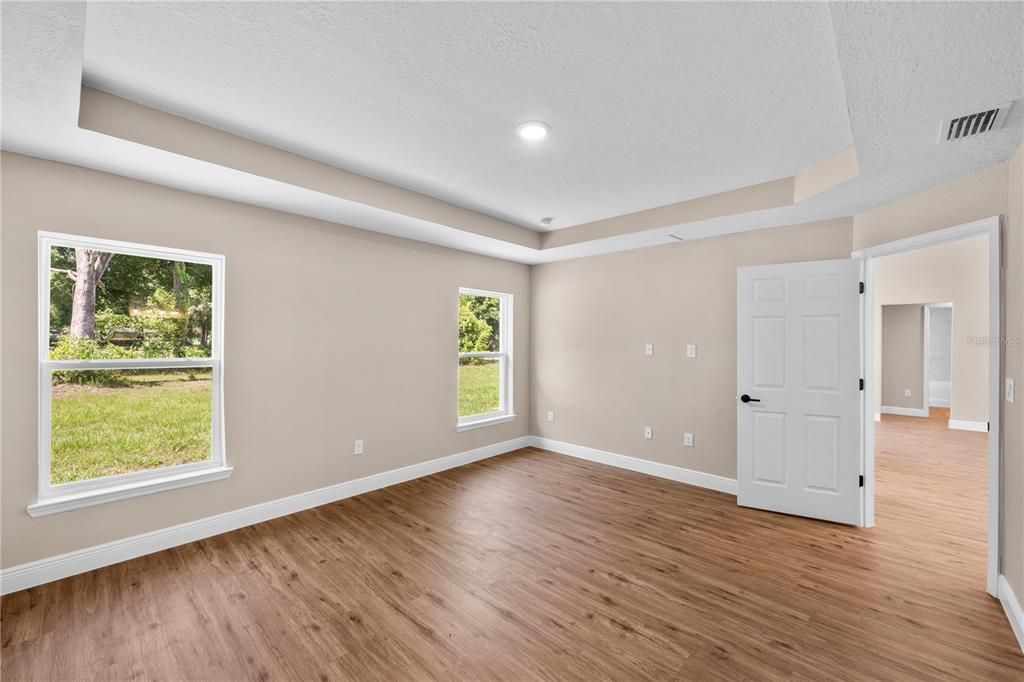 Active With Contract: $269,900 (3 beds, 2 baths, 1394 Square Feet)