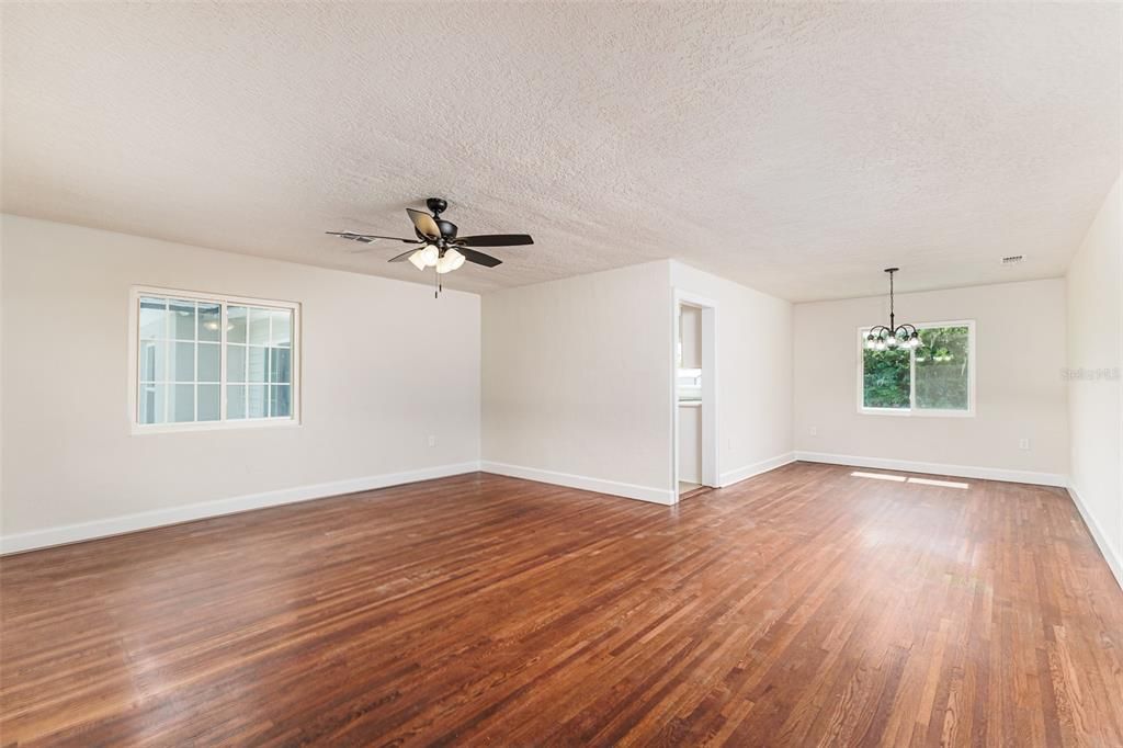 En Venta: $299,950 (3 camas, 2 baños, 1443 Pies cuadrados)