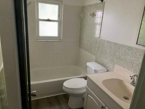 В аренду: $1,295 (2 спален, 1 ванн, 702 Квадратных фут)