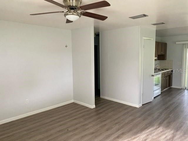 В аренду: $1,295 (2 спален, 1 ванн, 702 Квадратных фут)
