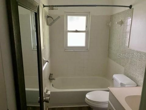 В аренду: $1,295 (2 спален, 1 ванн, 702 Квадратных фут)